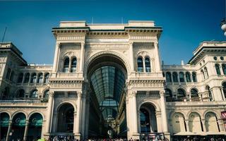 galería vittorio emanuele ii famoso centro comercial de lujo, milán, italia foto