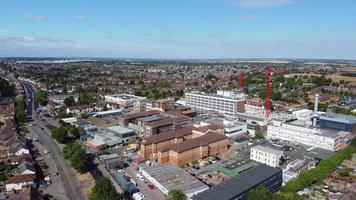 aereo Visualizza di centrale città a partire dal ferrovia stazione e Bedfordshire video
