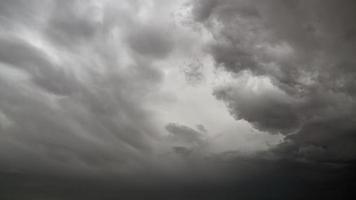 8k camadas grossas de nuvens de tempestade video