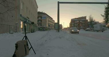 homem stocker tiroteio 360 vídeo do inverno rovaniemi, Finlândia video