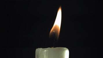 ardente candela. girato è lento movimento 1000 fps. alto qualità FullHD metraggio video