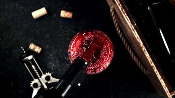 super lento movimento rosso vino. alto qualità FullHD metraggio video