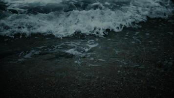 mare onde a notte video