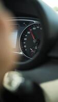 fechar-se do carro painel de controle com velocímetro video