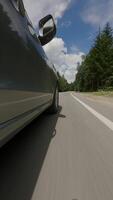 carro dirigindo em cênico estrada lado Visão video