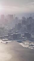 vista aérea do horizonte ao pôr do sol com arranha-céus video