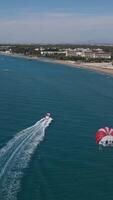 parasailing en playa con barco video