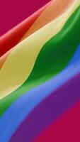 acenando orgulho mês bandeira, lgbtq arco Iris vertical fundo, desatado ciclo video