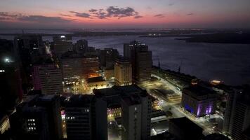 escénico puesta de sol horizonte a porto alegre rio grande hacer sul en Brasil . famoso paisaje. video